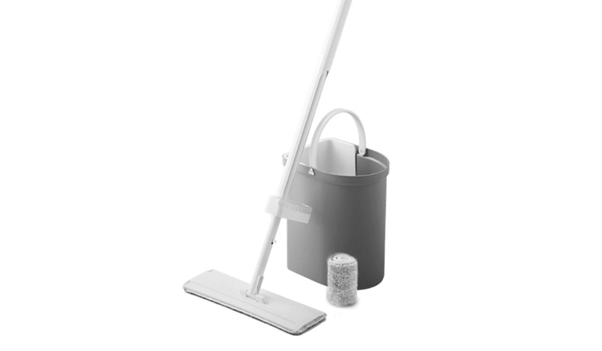 A set of flat mop and bucket