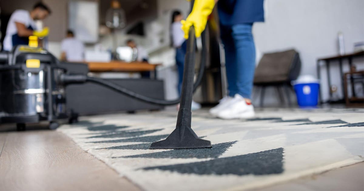 Wet vs Dry Mops: Which is Best for Your Cleaning Needs?