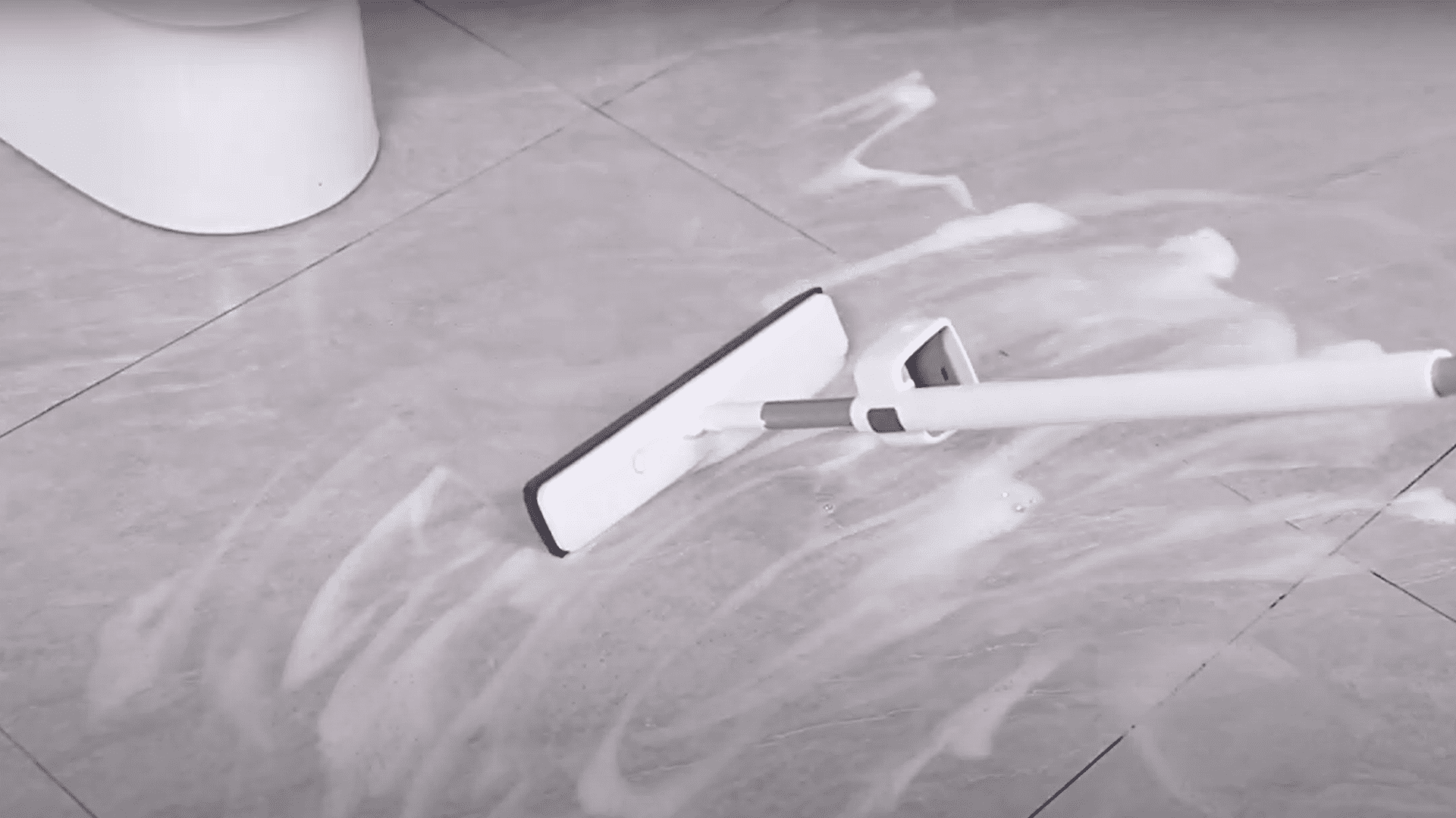 a top-quality mop is cleaning the floor with soapy water
